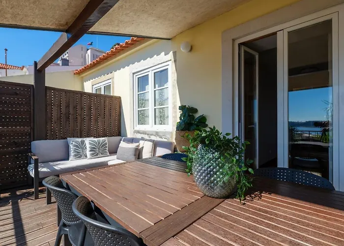 Breathtaking River-city View Two Private Terraces 3 Bedrooms And 3 Bathrooms 17th Century Building Bica Chiado District *