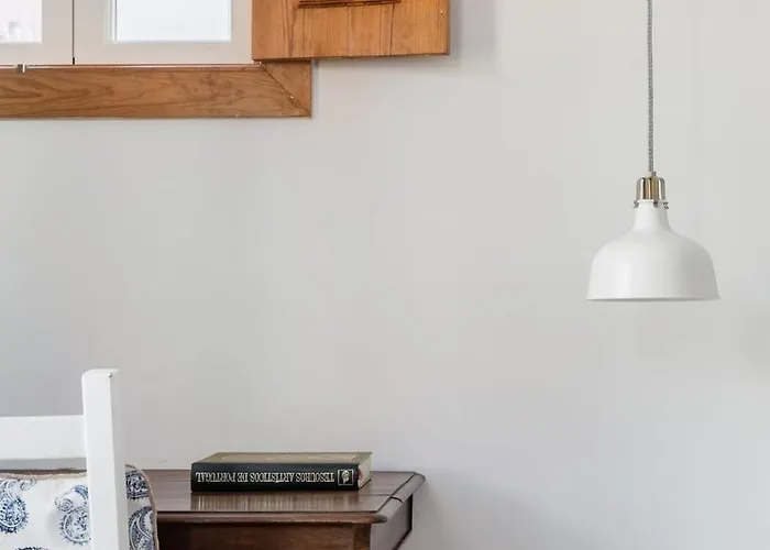 Breathtaking River-city View Two Private Terraces 3 Bedrooms And 3 Bathrooms 17th Century Building Bica Chiado District