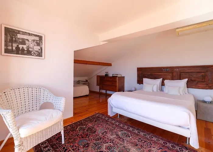 Lejlighed Breathtaking River-city View Two Private Terraces 3 Bedrooms And 3 Bathrooms 17th Century Building Bica Chiado District Lisboa