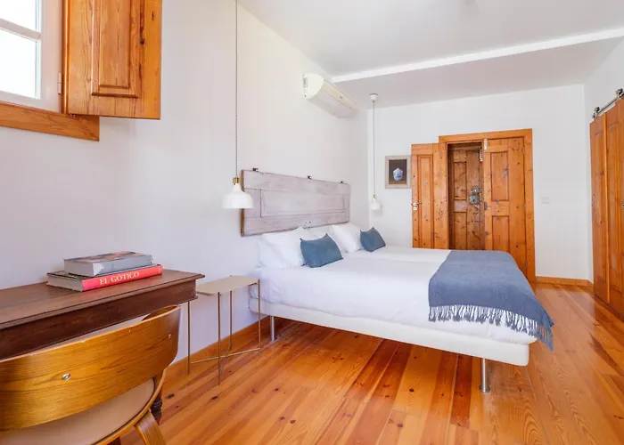 Breathtaking River-city View Two Private Terraces 3 Bedrooms And 3 Bathrooms 17th Century Building Bica Chiado District * Lisboa