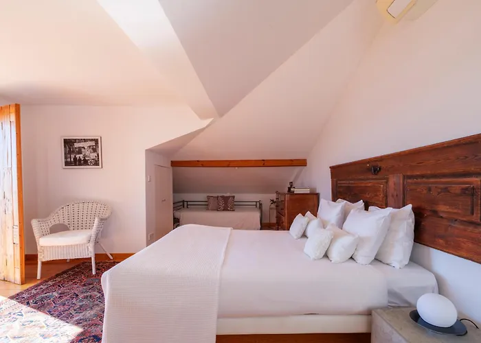 Breathtaking River-city View Two Private Terraces 3 Bedrooms And 3 Bathrooms 17th Century Building Bica Chiado District Lejlighed Lisboa