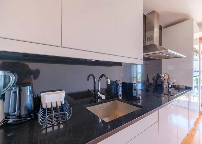 Breathtaking River-city View Two Private Terraces 3 Bedrooms And 3 Bathrooms 17th Century Building Bica Chiado District Lejlighed *