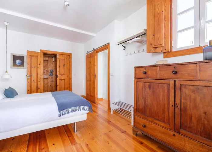 Breathtaking River-city View Two Private Terraces 3 Bedrooms And 3 Bathrooms 17th Century Building Bica Chiado District Lejlighed Lisboa