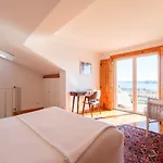 Breathtaking River-city View Two Private Terraces 3 Bedrooms And 3 Bathrooms 17th Century Building Bica Chiado District Appartement