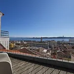 Appartement Breathtaking River-city View Two Private Terraces 3 Bedrooms And 3 Bathrooms 17th Century Building Bica Chiado District *