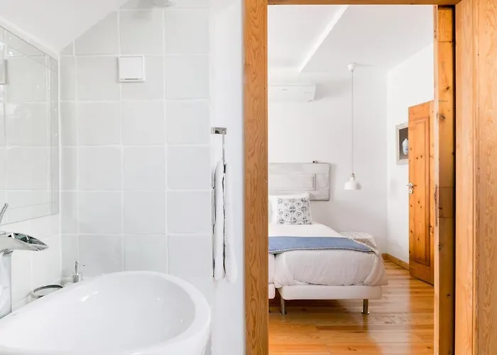 Apartment Breathtaking River-city View Two Private Terraces 3 Bedrooms And 3 Bathrooms 17th Century Building Bica Chiado District *