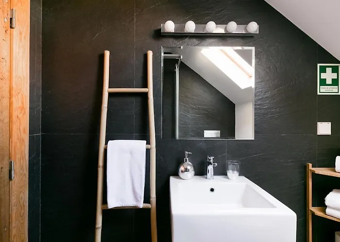 Breathtaking River-city View Two Private Terraces 3 Bedrooms And 3 Bathrooms 17th Century Building Bica Chiado District