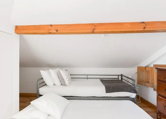 Breathtaking River-city View Two Private Terraces 3 Bedrooms And 3 Bathrooms 17th Century Building Bica Chiado District Apartment