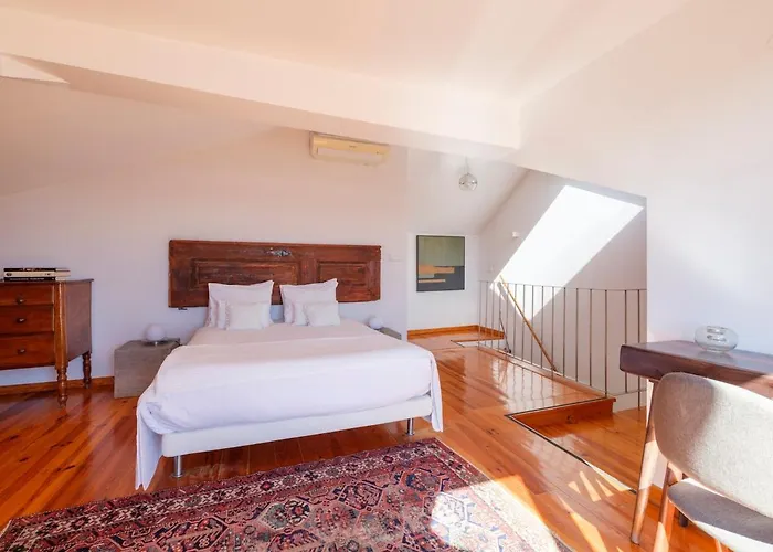 Breathtaking River-city View Two Private Terraces 3 Bedrooms And 3 Bathrooms 17th Century Building Bica Chiado District