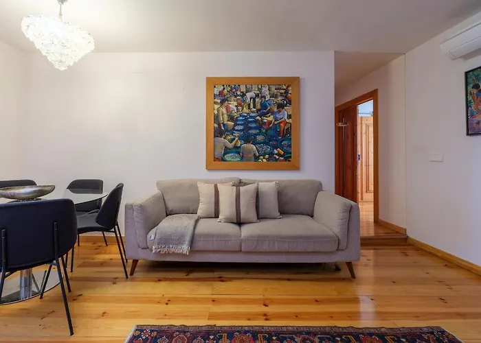 Breathtaking River-city View Two Private Terraces 3 Bedrooms And 3 Bathrooms 17th Century Building Bica Chiado District *