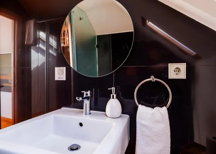 Breathtaking River-city View Two Private Terraces 3 Bedrooms And 3 Bathrooms 17th Century Building Bica Chiado District Apartment *