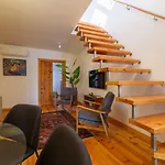 Breathtaking River-city View Two Private Terraces 3 Bedrooms And 3 Bathrooms 17th Century Building Bica Chiado District アパート リスボン