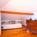 Breathtaking River-city View Two Private Terraces 3 Bedrooms And 3 Bathrooms 17th Century Building Bica Chiado District アパート リスボン
