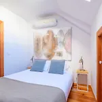 Breathtaking River-city View Two Private Terraces 3 Bedrooms And 3 Bathrooms 17th Century Building Bica Chiado District アパート リスボン