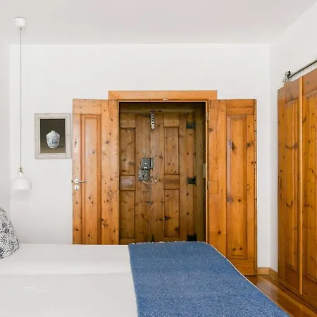 Breathtaking River-city View Two Private Terraces 3 Bedrooms And 3 Bathrooms 17th Century Building Bica Chiado District Appartement