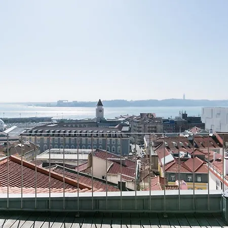 Breathtaking River-city View Two Private Terraces 3 Bedrooms And 3 Bathrooms 17th Century Building Bica Chiado District Appartement *