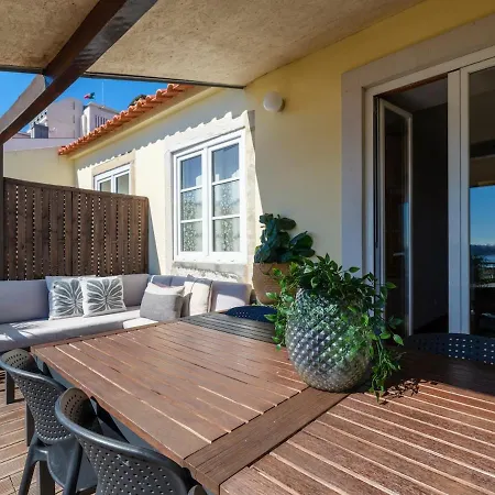 Breathtaking River-city View Two Private Terraces 3 Bedrooms And 3 Bathrooms 17th Century Building Bica Chiado District *