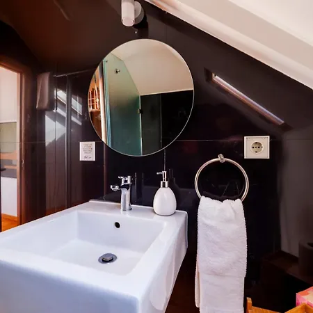 Breathtaking River-city View Two Private Terraces 3 Bedrooms And 3 Bathrooms 17th Century Building Bica Chiado District 公寓