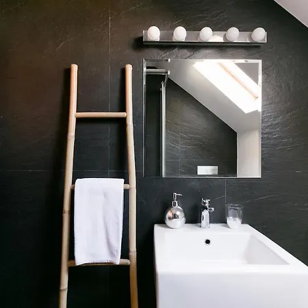 Breathtaking River-city View Two Private Terraces 3 Bedrooms And 3 Bathrooms 17th Century Building Bica Chiado District