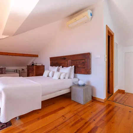 Breathtaking River-city View Two Private Terraces 3 Bedrooms And 3 Bathrooms 17th Century Building Bica Chiado District 公寓 Lisboa