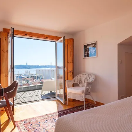 公寓 Breathtaking River-city View Two Private Terraces 3 Bedrooms And 3 Bathrooms 17th Century Building Bica Chiado District Lisboa