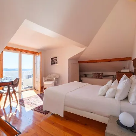 公寓 Breathtaking River-city View Two Private Terraces 3 Bedrooms And 3 Bathrooms 17th Century Building Bica Chiado District *