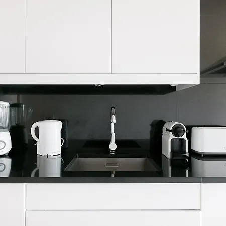 Breathtaking River-city View Two Private Terraces 3 Bedrooms And 3 Bathrooms 17th Century Building Bica Chiado District *