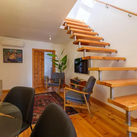Breathtaking River-city View Two Private Terraces 3 Bedrooms And 3 Bathrooms 17th Century Building Bica Chiado District 公寓 Lisboa