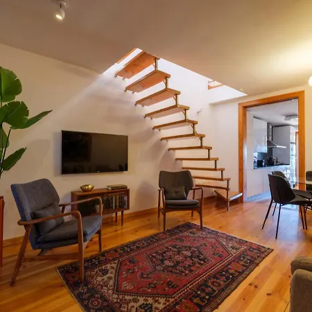 Breathtaking River-city View Two Private Terraces 3 Bedrooms And 3 Bathrooms 17th Century Building Bica Chiado District Lisboa