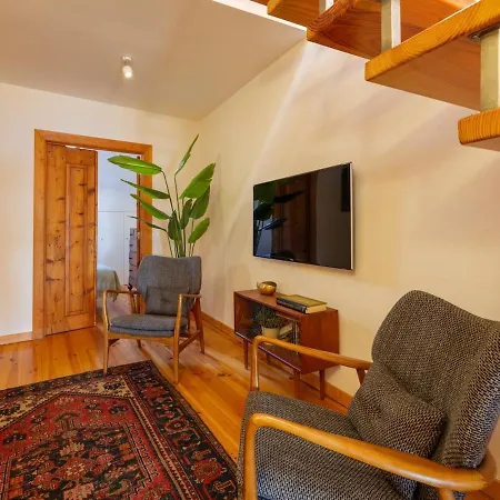 Breathtaking River-city View Two Private Terraces 3 Bedrooms And 3 Bathrooms 17th Century Building Bica Chiado District 公寓 *