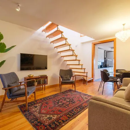 Breathtaking River-city View Two Private Terraces 3 Bedrooms And 3 Bathrooms 17th Century Building Bica Chiado District 公寓 *
