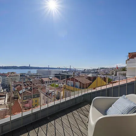 Breathtaking River-city View Two Private Terraces 3 Bedrooms And 3 Bathrooms 17th Century Building Bica Chiado District 公寓
