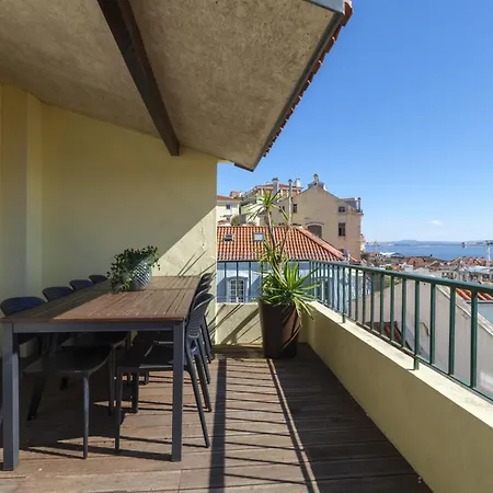 Breathtaking River-city View Two Private Terraces 3 Bedrooms And 3 Bathrooms 17th Century Building Bica Chiado District *