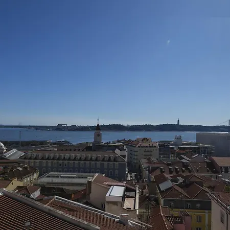 Breathtaking River-city View Two Private Terraces 3 Bedrooms And 3 Bathrooms 17th Century Building Bica Chiado District 公寓 *