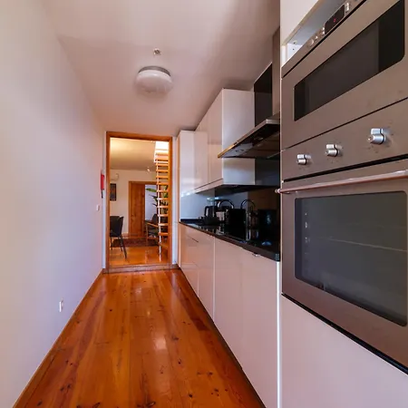 Breathtaking River-city View Two Private Terraces 3 Bedrooms And 3 Bathrooms 17th Century Building Bica Chiado District 公寓