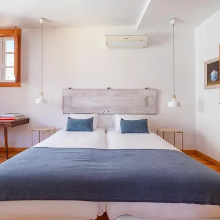 Breathtaking River-city View Two Private Terraces 3 Bedrooms And 3 Bathrooms 17th Century Building Bica Chiado District 公寓 *