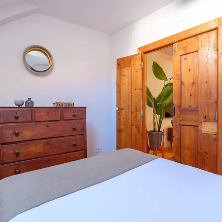 Breathtaking River-city View Two Private Terraces 3 Bedrooms And 3 Bathrooms 17th Century Building Bica Chiado District Lisboa
