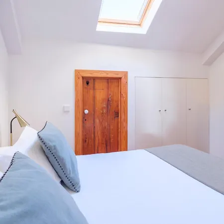 Breathtaking River-city View Two Private Terraces 3 Bedrooms And 3 Bathrooms 17th Century Building Bica Chiado District * Lisboa