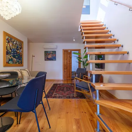 Breathtaking River-city View Two Private Terraces 3 Bedrooms And 3 Bathrooms 17th Century Building Bica Chiado District 公寓 *