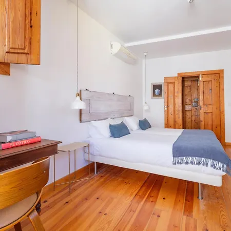 Breathtaking River-city View Two Private Terraces 3 Bedrooms And 3 Bathrooms 17th Century Building Bica Chiado District * Lisboa