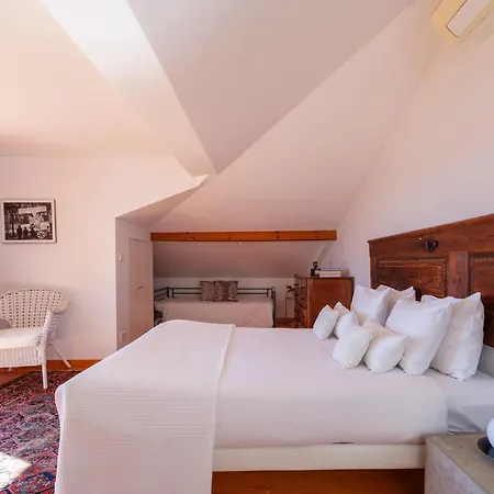 Breathtaking River-city View Two Private Terraces 3 Bedrooms And 3 Bathrooms 17th Century Building Bica Chiado District 公寓 Lisboa