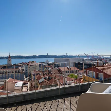 Breathtaking River-city View Two Private Terraces 3 Bedrooms And 3 Bathrooms 17th Century Building Bica Chiado District 公寓 Lisboa