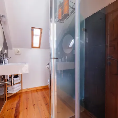 Breathtaking River-city View Two Private Terraces 3 Bedrooms And 3 Bathrooms 17th Century Building Bica Chiado District 公寓 *
