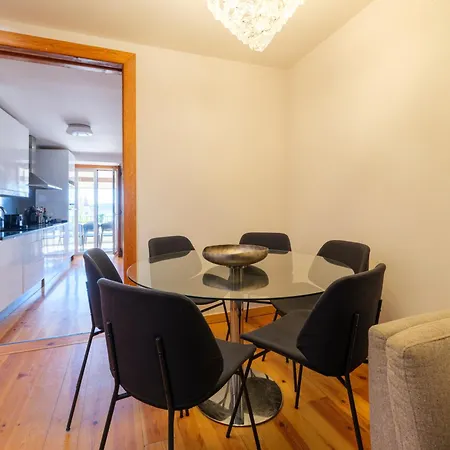 Breathtaking River-city View Two Private Terraces 3 Bedrooms And 3 Bathrooms 17th Century Building Bica Chiado District 公寓 Lisboa