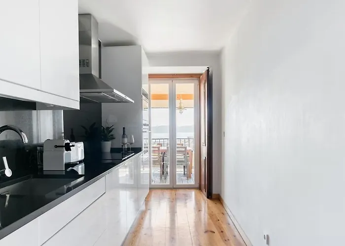 Breathtaking River-city View Two Private Terraces 3 Bedrooms And 3 Bathrooms 17th Century Building Bica Chiado District Lisboa