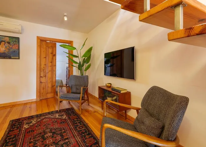 Breathtaking River-city View Two Private Terraces 3 Bedrooms And 3 Bathrooms 17th Century Building Bica Chiado District Διαμέρισμα *