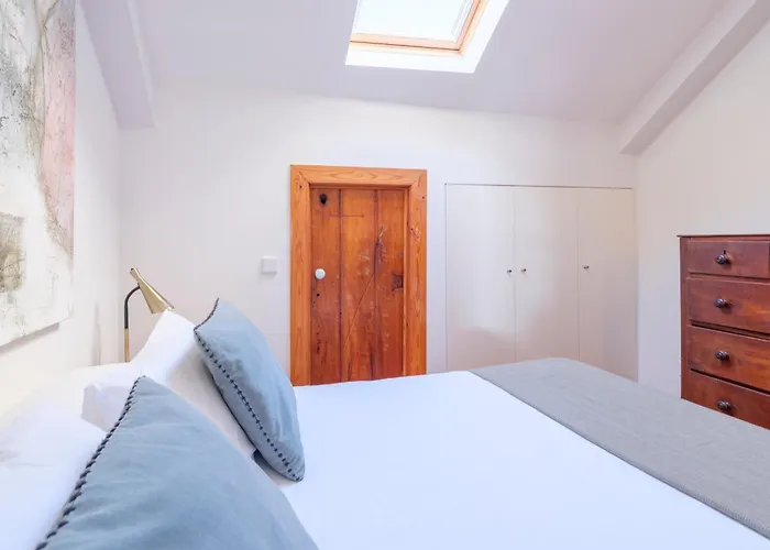 Breathtaking River-city View Two Private Terraces 3 Bedrooms And 3 Bathrooms 17th Century Building Bica Chiado District * Lisboa