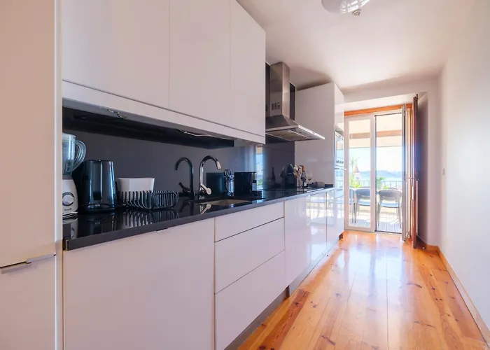 Breathtaking River-city View Two Private Terraces 3 Bedrooms And 3 Bathrooms 17th Century Building Bica Chiado District *