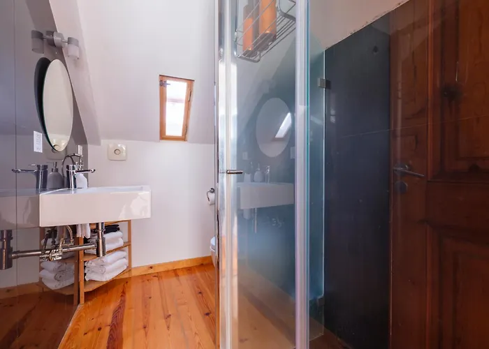 Breathtaking River-city View Two Private Terraces 3 Bedrooms And 3 Bathrooms 17th Century Building Bica Chiado District Διαμέρισμα *