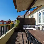 Breathtaking River-city View Two Private Terraces 3 Bedrooms And 3 Bathrooms 17th Century Building Bica Chiado District Lägenhet *